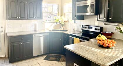 Gardner 5 bedroom 3 bath home. Family friendly and long stay