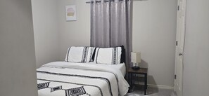 5 bedrooms, desk, iron/ironing board, free WiFi - Gardner 5 bedroom 3 bath home. Family friendly and long stay (Gardner)