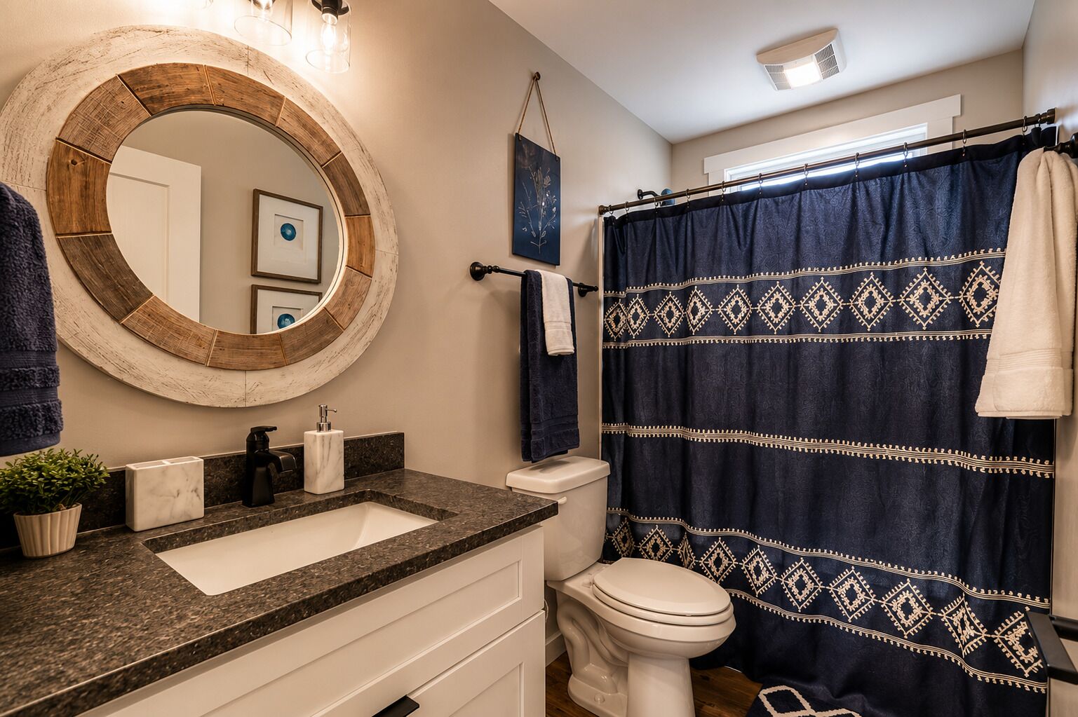 Combined shower/tub, towels
