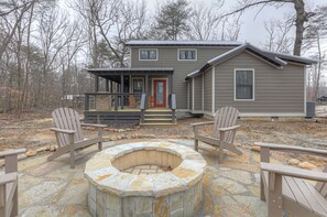 Terrace/patio - Llama No Drama Lodge at The Retreat at Deer Lick Falls (Monteagle)