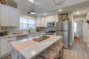 Microondas, horno, placa de cocina, cafetera/tetera