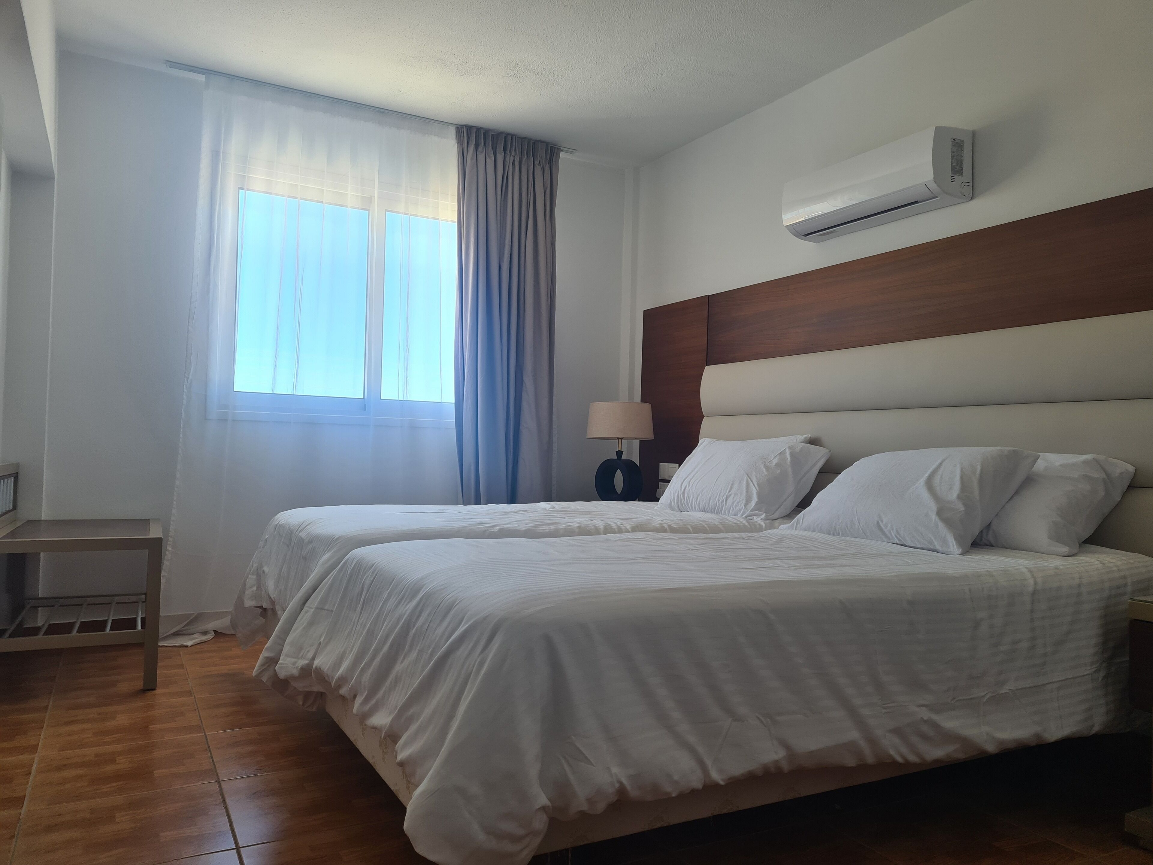 1 室のベッドルーム、デスク、アイロン / アイロン台、WiFi (無料)