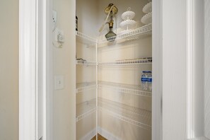 Interior - Luxxe du’ Chateau - Luxurious 3 bedroom townhouse located on the edge of Atlanta (Atlanta)