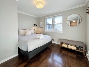 Desk, iron/ironing board, travel cot, free WiFi - King Bed | 4BR | Garage Parking | Dog Friendly! (Arvada)