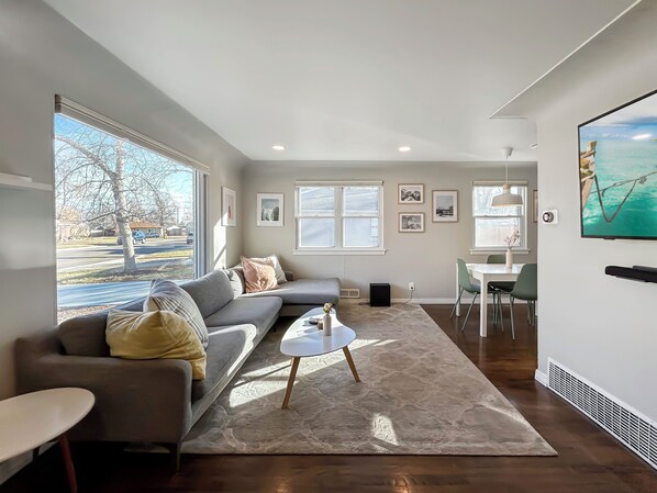 Smart TV, Hulu, streaming services, offices - King Bed | 4BR | Garage Parking | Dog Friendly! (Arvada)