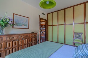 1 chambre, fer et planche Ă repasser, Wi-Fi gratuit, draps fournis