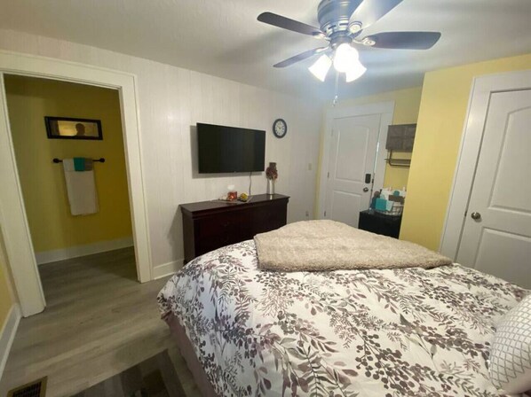 A bedroom with a bed, a dresser, a TV, and a ceiling fan. - Lancaster E Main · Lancaster House (Lancaster)