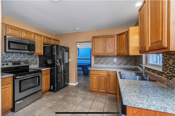 Fridge, microwave, oven, stovetop - 2/1 Pvt Pool home/ walk to Blue Jays stadium/ DT Dunedin. Golf
Cart rental avail (Dunedin)