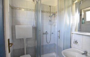 Een douche, handdoeken