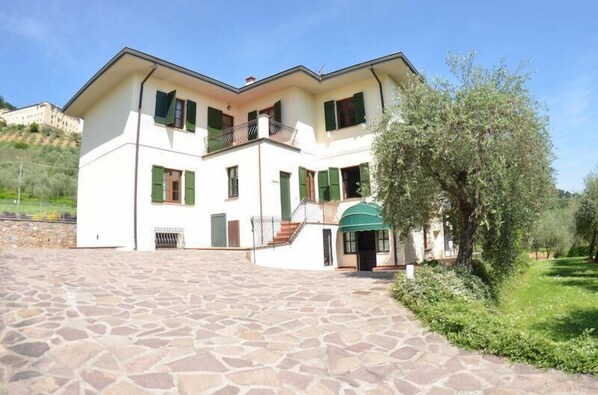 Enjoy a peaceful stay in a two-story building with a courtyard, balcony, and garden.