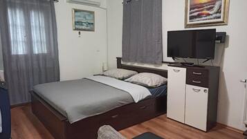 5 bedrooms, iron/ironing board, WiFi