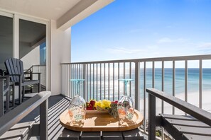 Property grounds - Luxury Beachfront Retreat Right on the Beach (Destin)