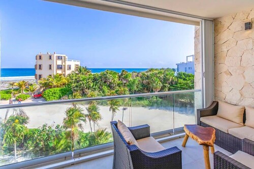 Oceanview Penthouse w/ Beach Club & Rooftop Pools