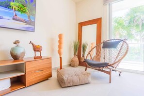 Televisión y oficina 