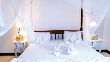 Deluxe-Doppelzimmer, 1 King-Bett, Gartenblick | Betten mit Memory-Foam-Matratzen, Zimmersafe, Schreibtisch