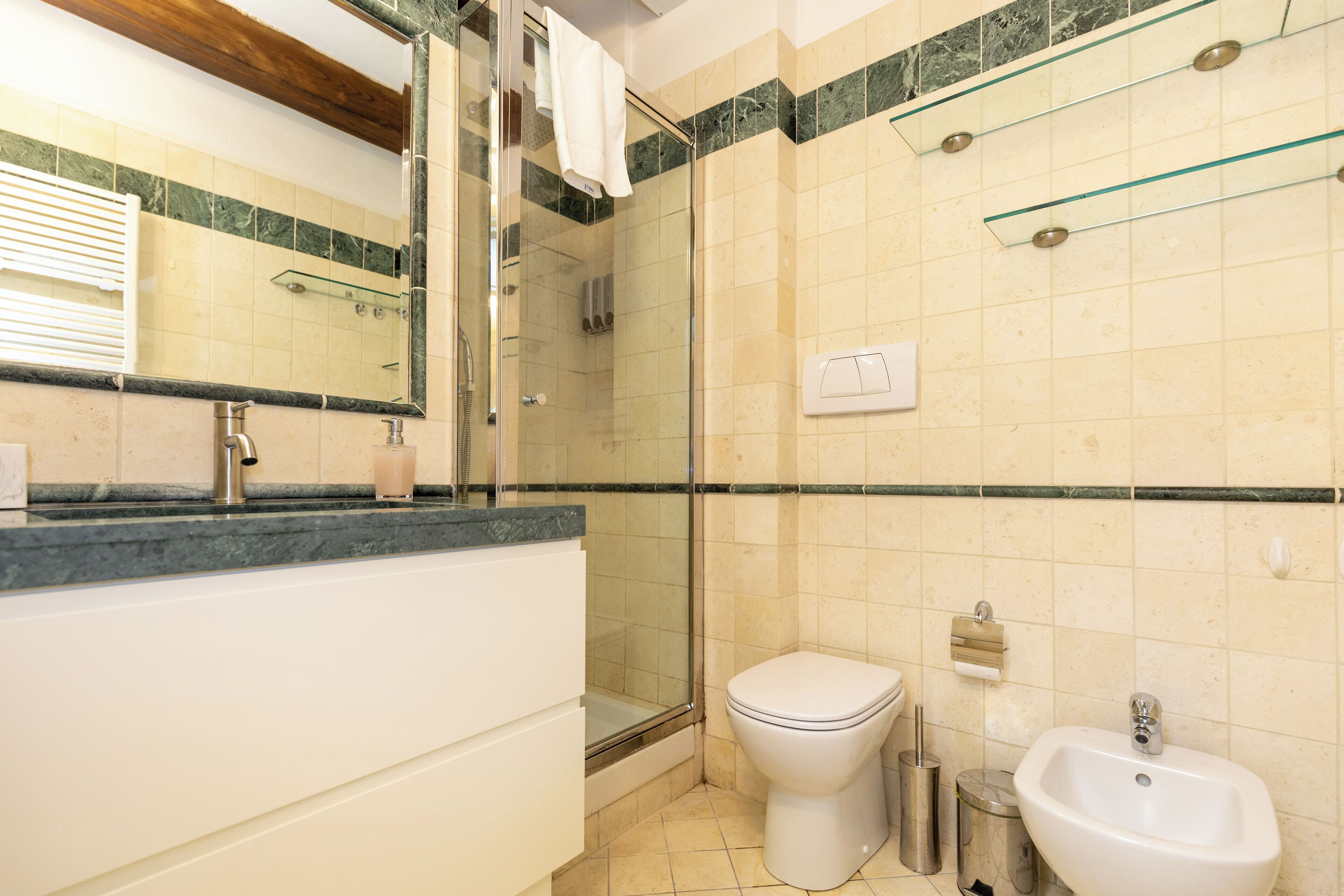 Articles de toilette gratuits, sèche-cheveux