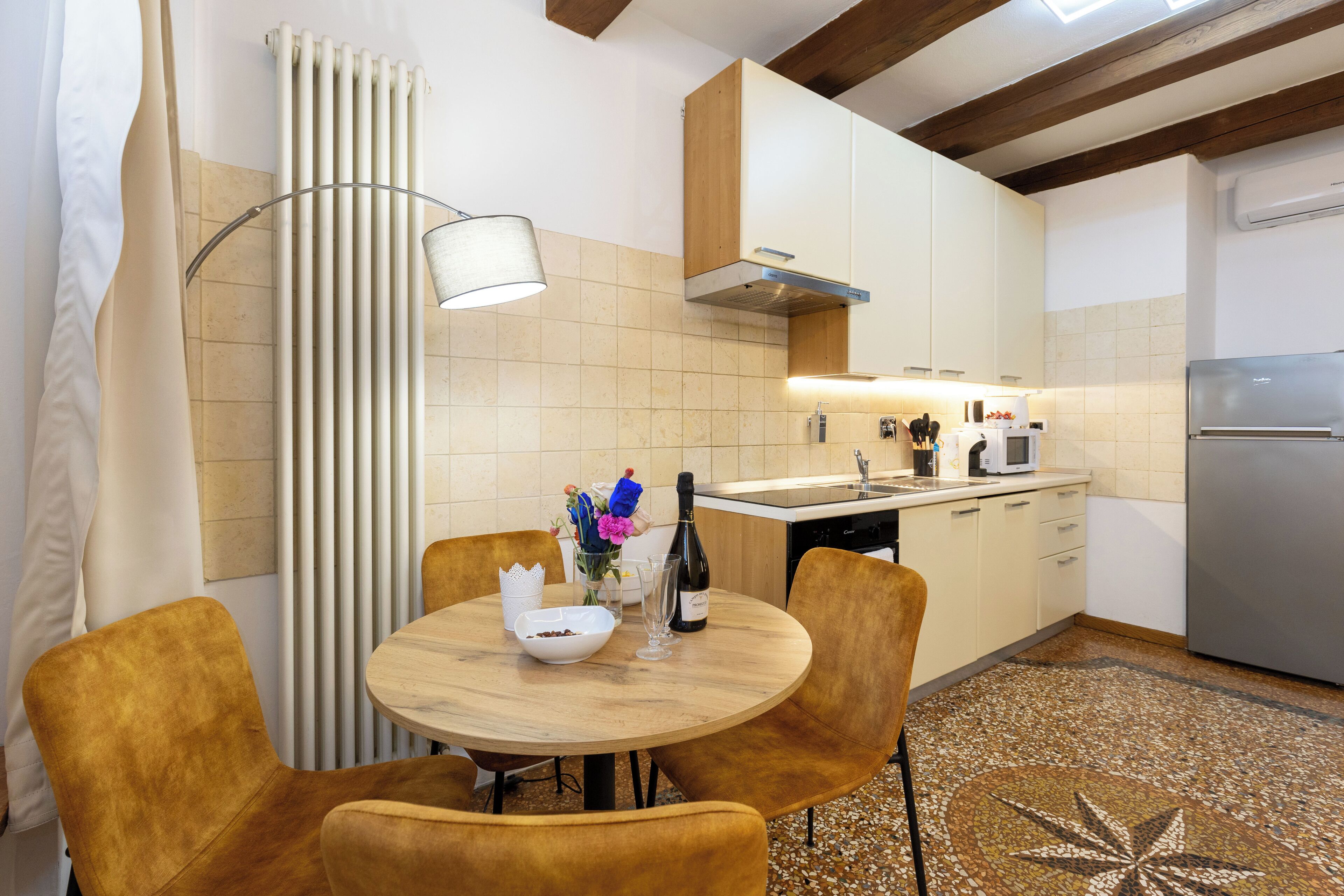 Micro-ondes, four, plaque de cuisson, lave-vaisselle