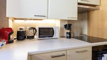 Oven, stovetop, dishwasher, coffee/tea maker