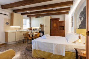 Fridge, oven, stovetop, dishwasher - Frassinago Suites Studio Apartment (BOLOGNA)