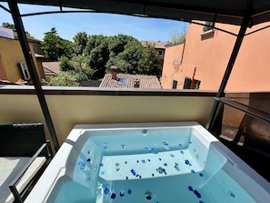 Bain à remous extérieur