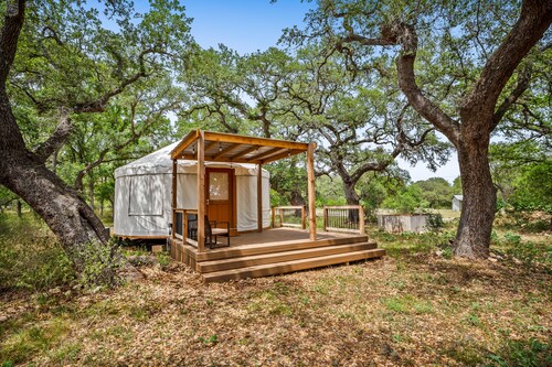 A Unique Texas Hill Country Glamping Experience, pet friendly! Great AC!