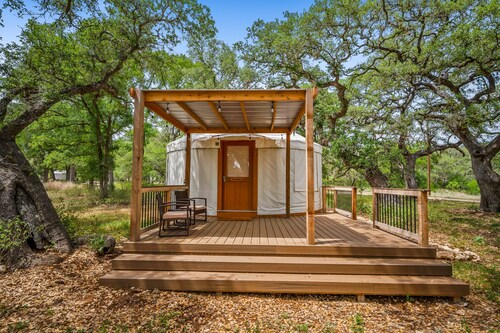 A Unique Texas Hill Country Glamping Experience, pet friendly! Great AC!