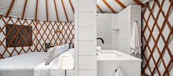 A Unique Texas Hill Country Glamping Experience! Full bathroom and Great AC!!