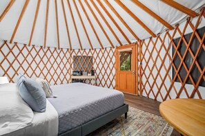 5 bedrooms, iron/ironing board, free WiFi, bed sheets