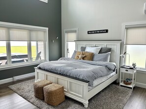 3 bedrooms, desk, iron/ironing board, free WiFi