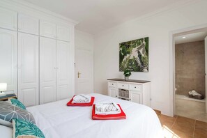3 habitaciones, tabla de planchar con plancha, wifi y ropa de cama 