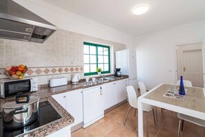 Fridge, microwave, oven, dishwasher - Villa Sama - Three Bedroom Villa, Sleeps 6 (Playa Blanca)