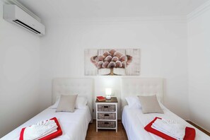 4 chambres, fer et planche à repasser, Wi-Fi, literie fournie