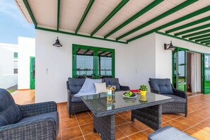 Terrace/patio - Villa Sama - Three Bedroom Villa, Sleeps 6 (Playa Blanca)