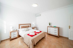 3 bedrooms, iron/ironing board, WiFi, bed sheets - Villa Pargo - Three Bedroom Villa, Sleeps 6 (Playa Blanca)