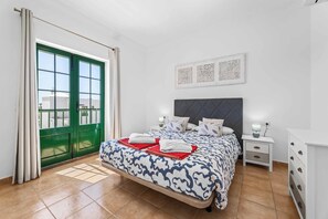 3 bedrooms, iron/ironing board, WiFi, bed sheets - Villa Bonaci - Three Bedroom Villa, Sleeps 6 (Playa Blanca)