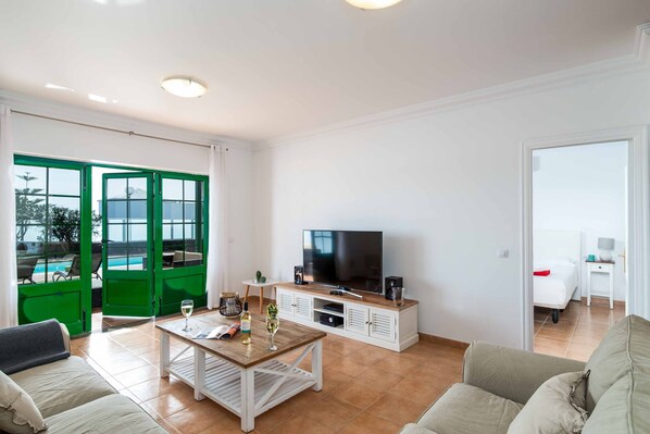 Téléviseur connecté, table de ping-pong