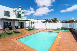 A heated pool - Villa Mero - Three Bedroom Villa, Sleeps 6 (Playa Blanca)