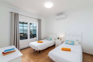 3 bedrooms, iron/ironing board, WiFi, bed sheets - Villa Mero - Three Bedroom Villa, Sleeps 6 (Playa Blanca)