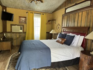 1 bedroom, WiFi, bed sheets - The Juniper Room - The Ranch House Motel (Christoval)