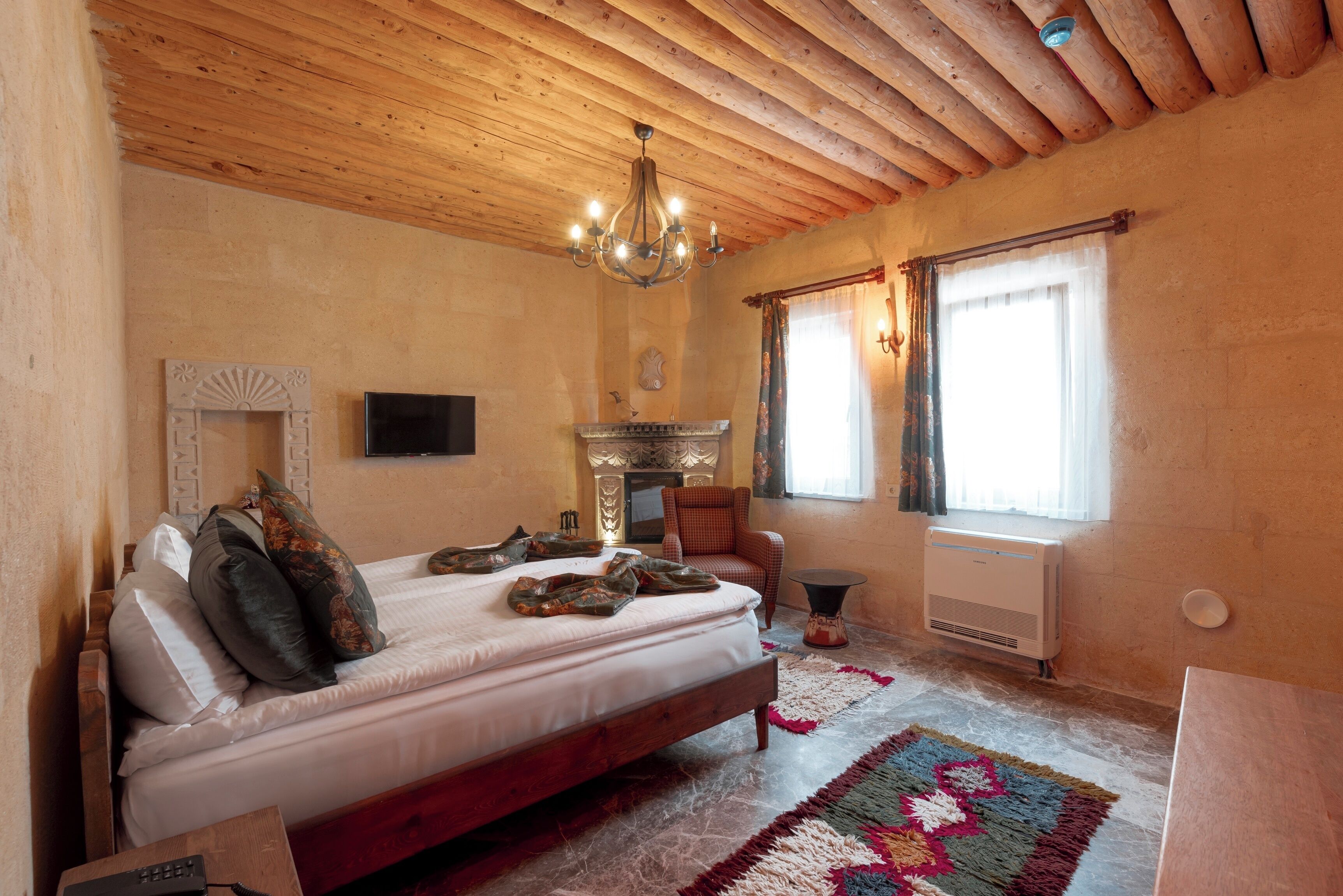 Deluxe-Zimmer | Hochwertige Bettwaren, Betten mit Memory-Foam-Matratzen, Minibar