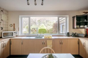 Mikrowelle, Ofen, Herdplatte, Hochstuhl