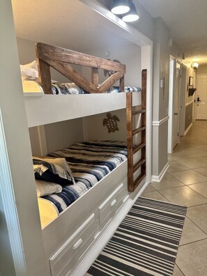 2 chambres, fer et planche à repasser, lit parapluie, Wi-Fi gratuit