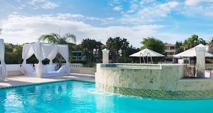 Luxury all- inclusive villa w/ private chef