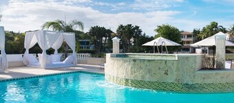 Luxury all- inclusive villa w/ private chef