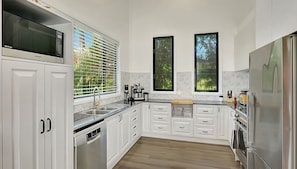 Fridge, microwave, oven, stovetop - Hibiscus Hideaway Valla Beach 4BR home w/ two verandahs (Valla Beach)