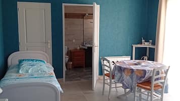 Standard Double or Twin Room | Memory foam beds, individually decorated, individually furnished, desk