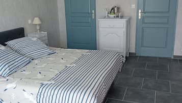 Comfort Triple Room, 1 Bedroom | Memory-foam beds, individually decorated, individually furnished, desk