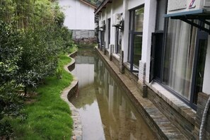 Property grounds - Jinjiawan Guesthouse (Yifeng)