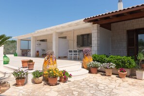 Terrace/patio - Bungalow in Italy near Coastal Towns (Cisternino)