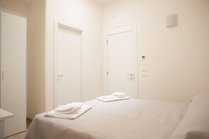 2 bedrooms, iron/ironing board, free WiFi